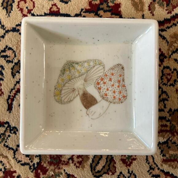 Otagiri Trinket Dish: Vintage Mushroom Theme - Picture 2 of 4